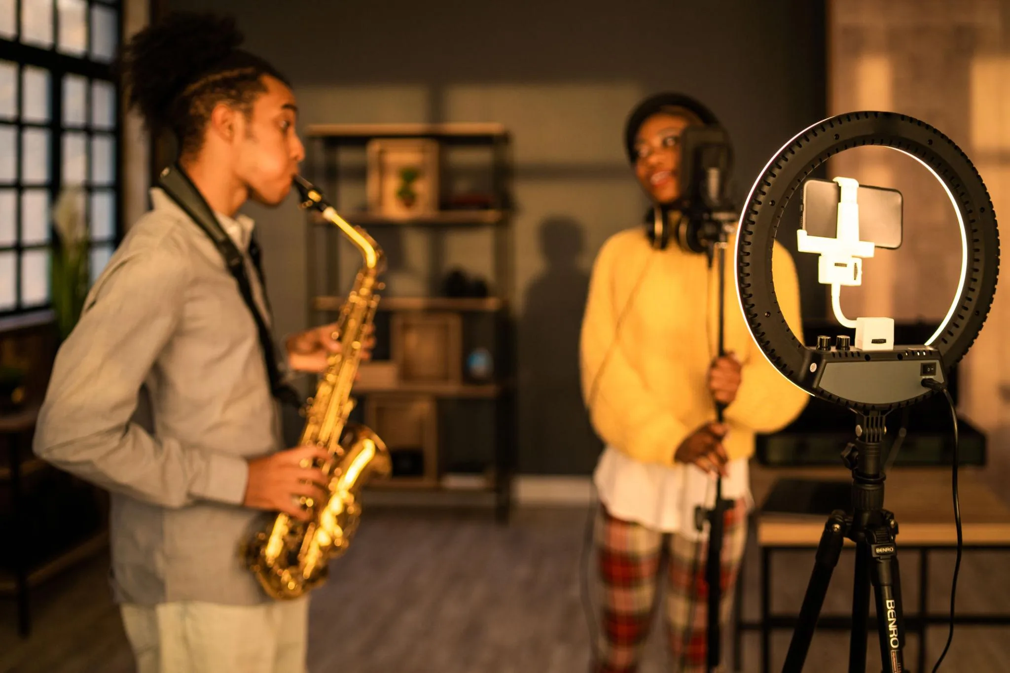 Cách Mạng Xã Hội Ảnh Hưởng Đến Thành Công Của Nghệ Sĩ