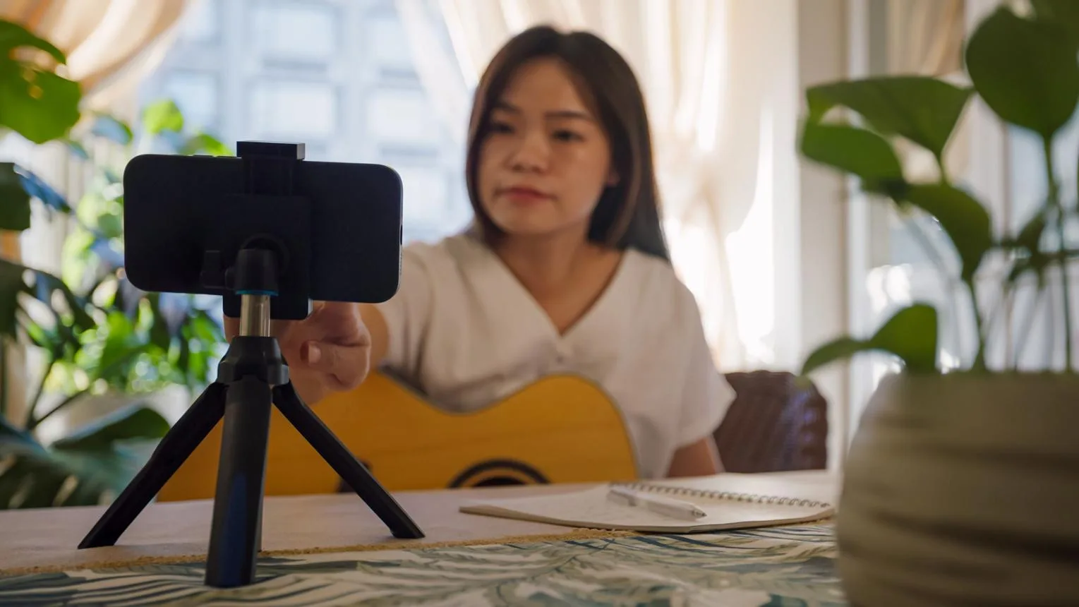 Bai hat co the noi truoc khi duoc phat hanh chinh thuc